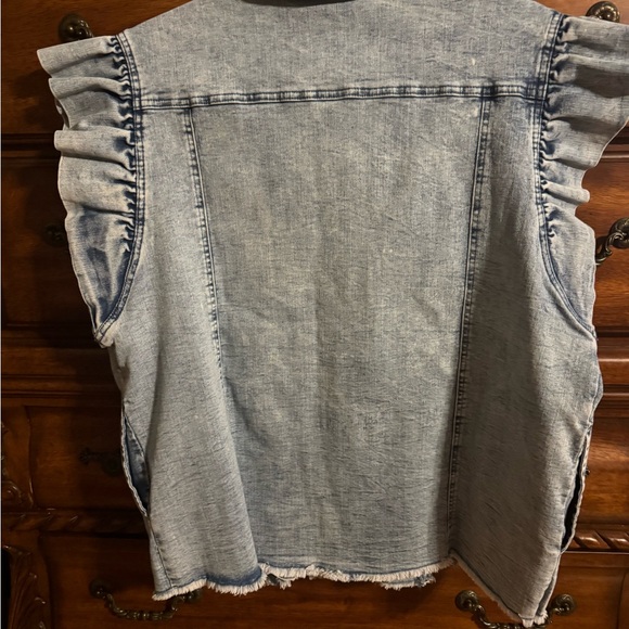 Denim vest, size medium,Sunshine and Rodeos - Picture 8 of 8